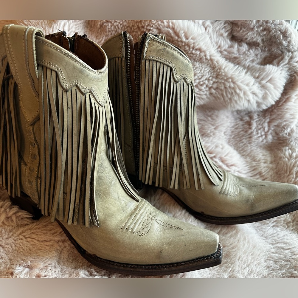 NWOT Circle G Women's Sand Fringed Snip Toe Ankle Boots L6071 Sz 9 Cow hide